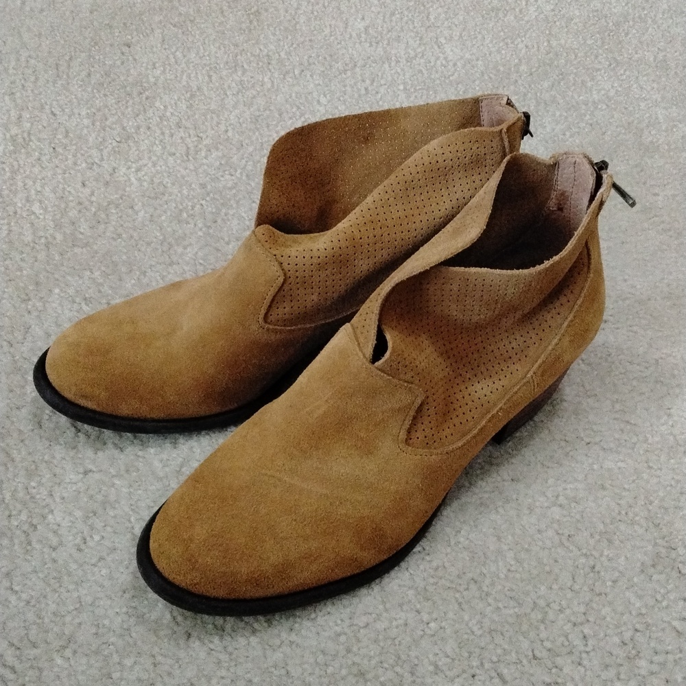 Jessica Simpson Suede Short BOOTS